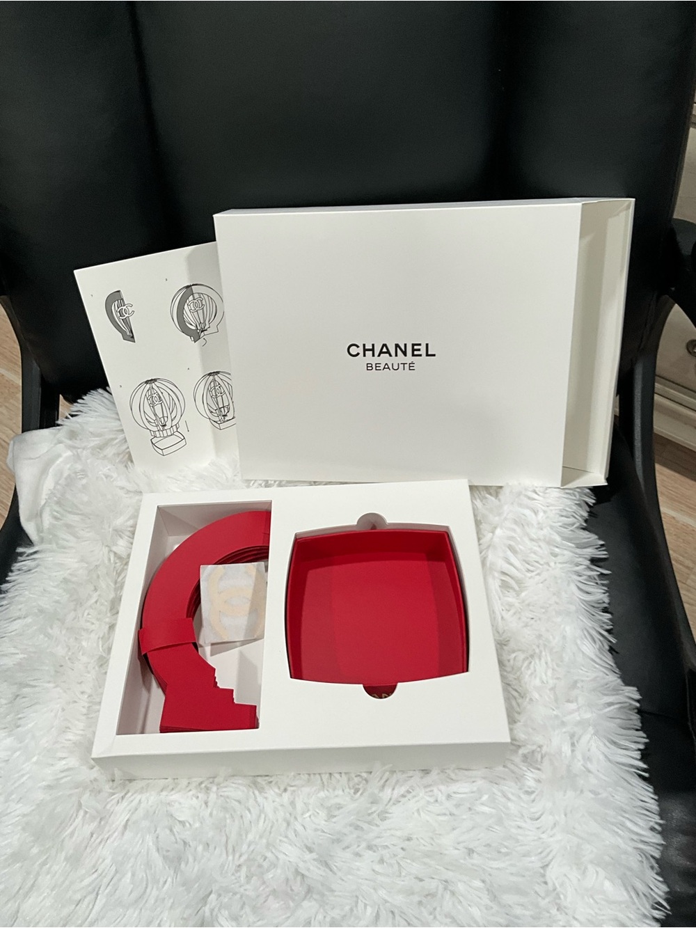 Chanel BEAUTE year of the horse - Picture 5 of 7